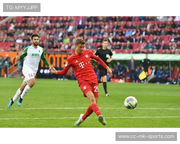 拜仁穆勒中路插上直塞前锋单刀突破得分