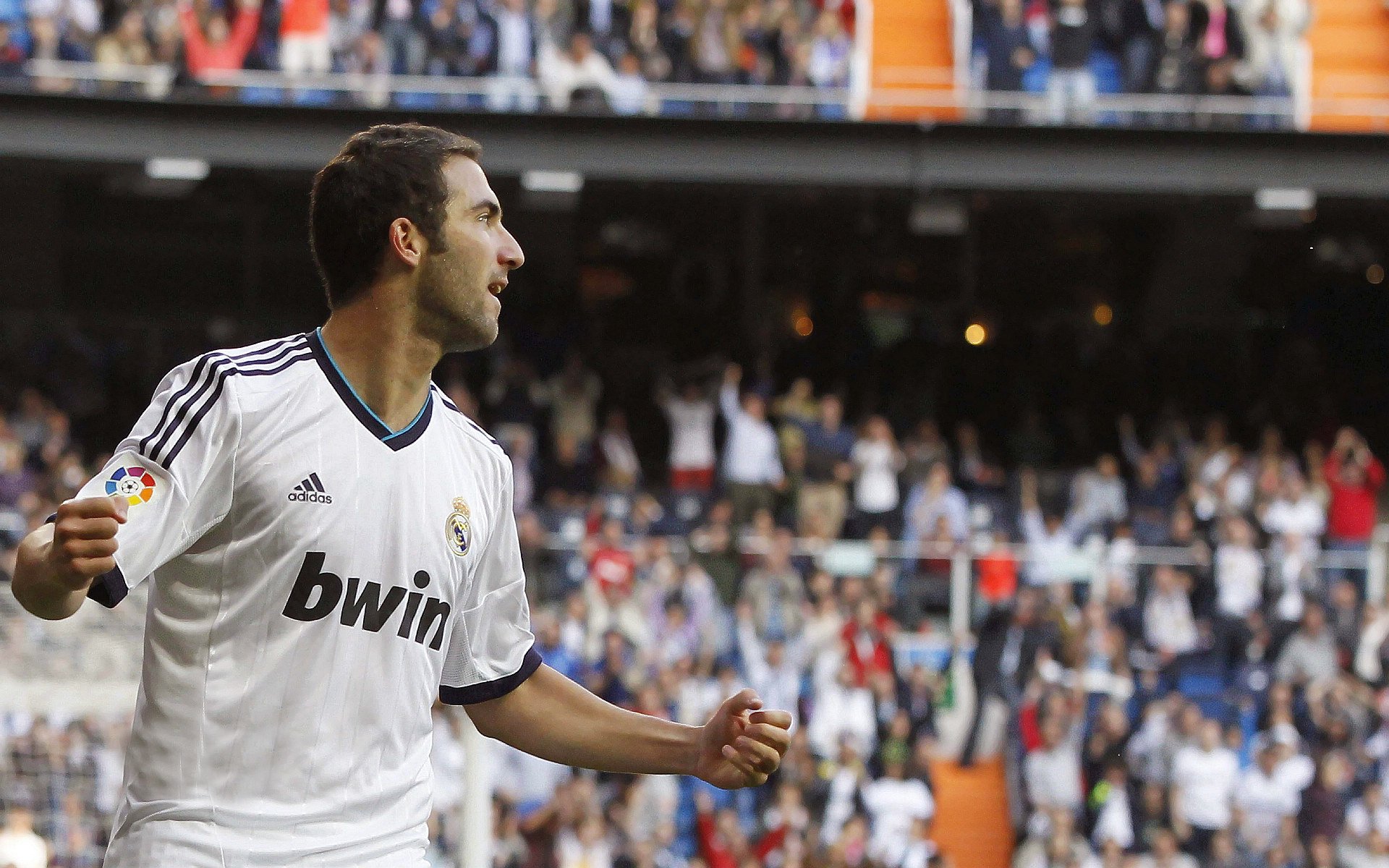 mk体育网址-英超球队视频分析系统提升边路防守协同效率，英超球队战术